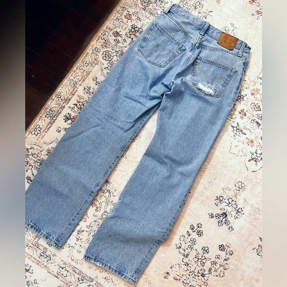 Levi’s 501 Distressed Straight Leg Women’s Jeans With Button Fly 🤍 - Picture 2 of 4